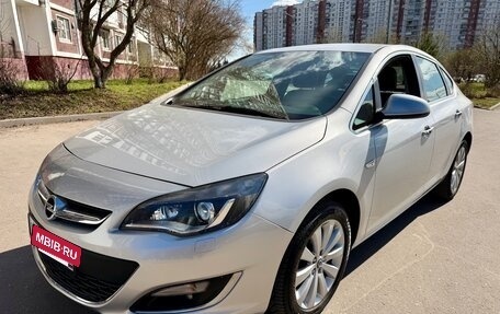Opel Astra J, 2013 год, 1 045 000 рублей, 2 фотография