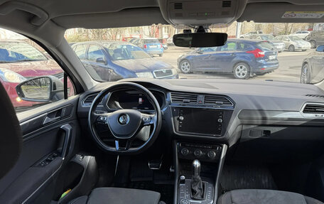 Volkswagen Tiguan II, 2018 год, 2 890 000 рублей, 8 фотография