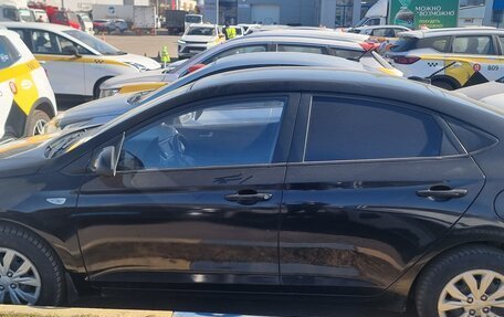 Hyundai Solaris II рестайлинг, 2017 год, 650 000 рублей, 1 фотография