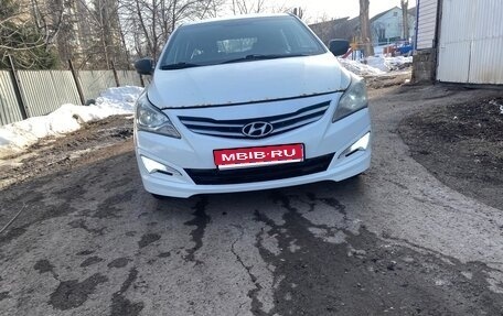 Hyundai Solaris II рестайлинг, 2015 год, 700 000 рублей, 1 фотография