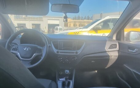 Hyundai Solaris II рестайлинг, 2017 год, 650 000 рублей, 14 фотография