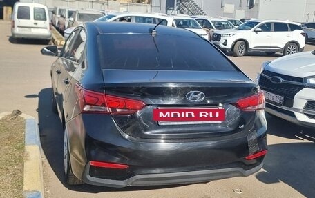 Hyundai Solaris II рестайлинг, 2017 год, 650 000 рублей, 3 фотография