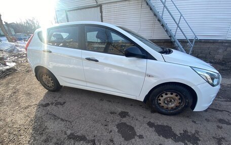 Hyundai Solaris II рестайлинг, 2015 год, 700 000 рублей, 3 фотография