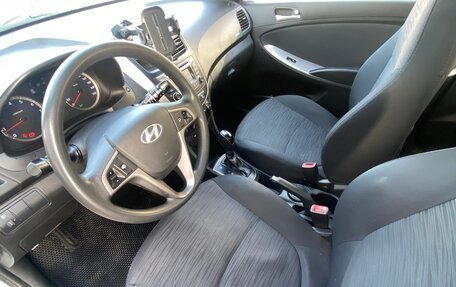 Hyundai Solaris II рестайлинг, 2015 год, 700 000 рублей, 9 фотография