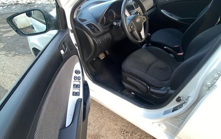 Hyundai Solaris II рестайлинг, 2015 год, 700 000 рублей, 10 фотография