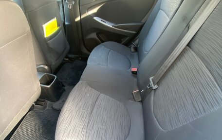 Hyundai Solaris II рестайлинг, 2015 год, 700 000 рублей, 12 фотография