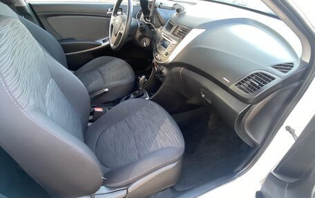 Hyundai Solaris II рестайлинг, 2015 год, 700 000 рублей, 11 фотография