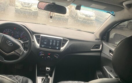 Hyundai Solaris II рестайлинг, 2018 год, 700 000 рублей, 3 фотография