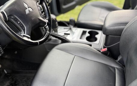 Mitsubishi Pajero IV, 2011 год, 2 300 000 рублей, 19 фотография