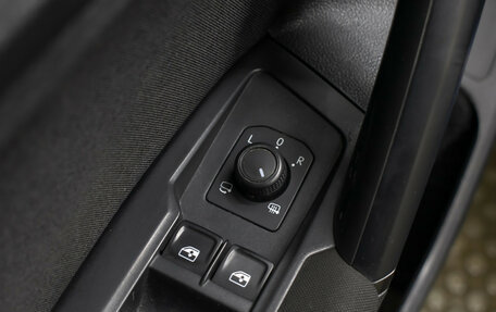 Volkswagen Tiguan II, 2019 год, 2 298 000 рублей, 12 фотография