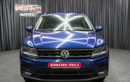 Volkswagen Tiguan II, 2019 год, 2 298 000 рублей, 2 фотография