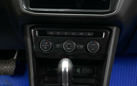 Volkswagen Tiguan II, 2019 год, 2 298 000 рублей, 15 фотография