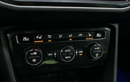 Volkswagen Tiguan II, 2019 год, 2 298 000 рублей, 19 фотография