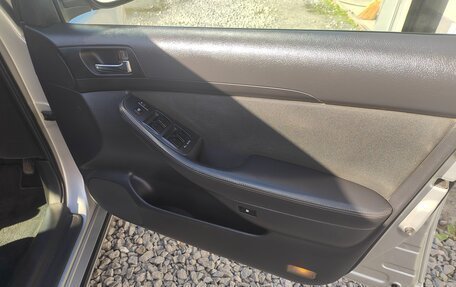 Toyota Avensis III рестайлинг, 2006 год, 850 000 рублей, 13 фотография