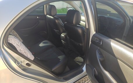 Toyota Avensis III рестайлинг, 2006 год, 850 000 рублей, 22 фотография