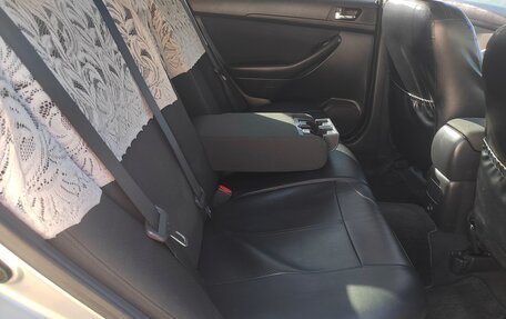 Toyota Avensis III рестайлинг, 2006 год, 850 000 рублей, 23 фотография