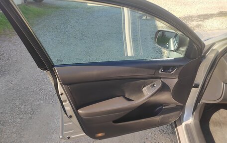 Toyota Avensis III рестайлинг, 2006 год, 850 000 рублей, 32 фотография