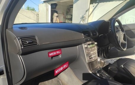 Toyota Avensis III рестайлинг, 2006 год, 850 000 рублей, 33 фотография