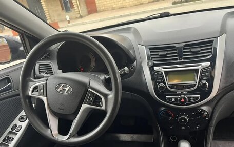 Hyundai Solaris II рестайлинг, 2013 год, 800 000 рублей, 3 фотография