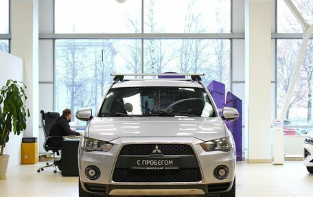 Mitsubishi Outlander III рестайлинг 3, 2011 год, 890 000 рублей, 2 фотография