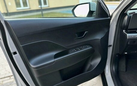 Hyundai Kona, 2023 год, 1 920 000 рублей, 12 фотография