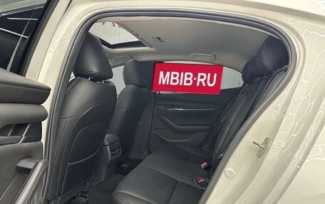 Mazda 3, 2022 год, 2 100 000 рублей, 8 фотография