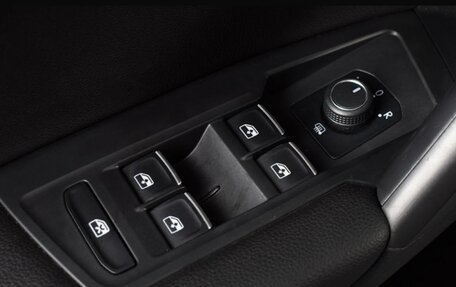 Volkswagen Tiguan II, 2021 год, 2 900 000 рублей, 10 фотография