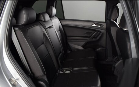 Volkswagen Tiguan II, 2021 год, 2 900 000 рублей, 6 фотография