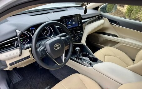 Toyota Camry, 2023 год, 2 600 000 рублей, 8 фотография