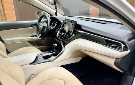 Toyota Camry, 2023 год, 2 600 000 рублей, 9 фотография