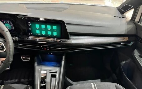 Volkswagen Golf VIII, 2023 год, 2 120 000 рублей, 13 фотография