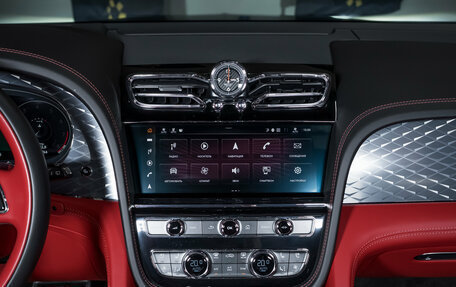 Bentley Bentayga I, 2020 год, 21 000 000 рублей, 38 фотография