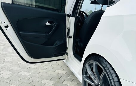 Volkswagen Polo VI (EU Market), 2011 год, 900 000 рублей, 14 фотография