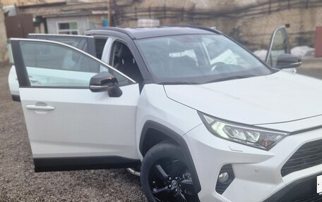 Toyota RAV4, 2020 год, 3 600 000 рублей, 1 фотография