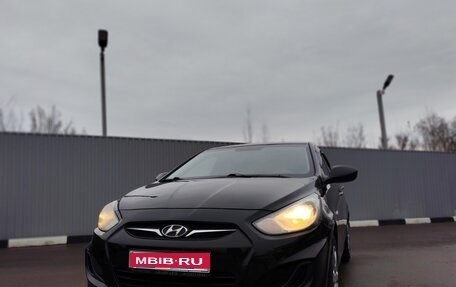 Hyundai Solaris II рестайлинг, 2013 год, 650 000 рублей, 1 фотография