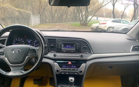 Hyundai Elantra VI рестайлинг, 2017 год, 1 100 000 рублей, 8 фотография