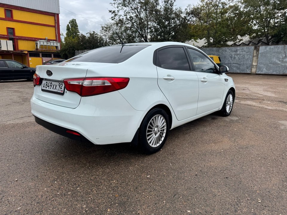 KIA Rio III, 2011 год, 929 999 рублей, 10 фотография