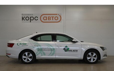 Skoda Superb III рестайлинг, 2015 год, 1 448 500 рублей, 4 фотография