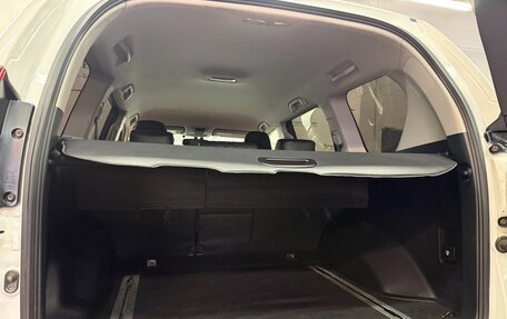 Toyota Land Cruiser Prado 150 рестайлинг 2, 2014 год, 3 325 000 рублей, 18 фотография