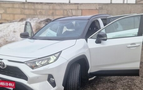 Toyota RAV4, 2020 год, 3 600 000 рублей, 2 фотография