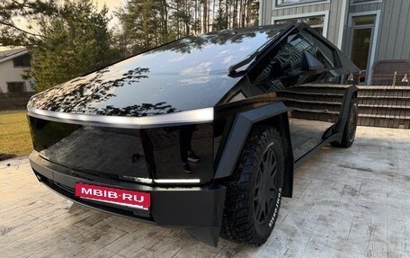 Tesla Cybertruck, 2024 год, 18 600 000 рублей, 2 фотография