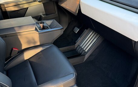 Tesla Cybertruck, 2024 год, 18 600 000 рублей, 4 фотография