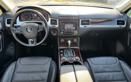 Volkswagen Touareg III, 2015 год, 3 295 000 рублей, 26 фотография