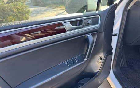 Volkswagen Touareg III, 2015 год, 3 295 000 рублей, 28 фотография