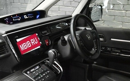 Honda Stepwgn IV, 2016 год, 2 140 000 рублей, 18 фотография