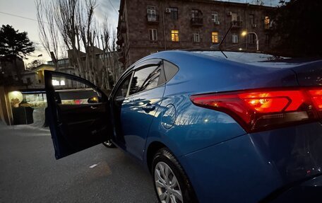 Hyundai Solaris II рестайлинг, 2021 год, 1 600 000 рублей, 6 фотография