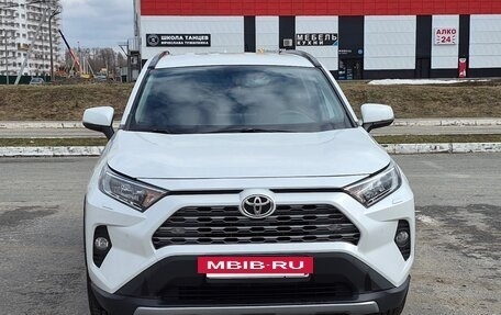 Toyota RAV4, 2019 год, 2 880 000 рублей, 2 фотография