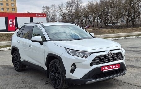 Toyota RAV4, 2019 год, 2 880 000 рублей, 3 фотография