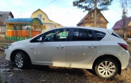 Opel Astra J, 2011 год, 700 000 рублей, 2 фотография