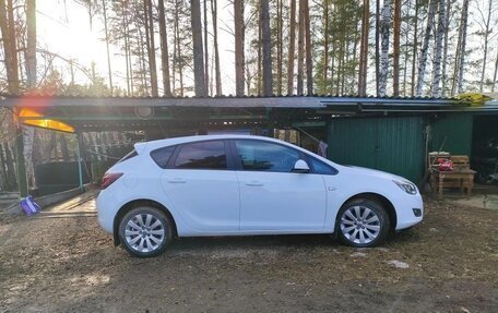 Opel Astra J, 2011 год, 700 000 рублей, 3 фотография
